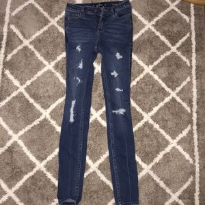 High rise Medium denim Hollister skinny jeans.